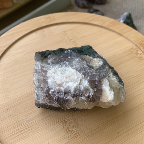 Brazilian Amethyst and calcite crystal - Picture 5 of 11